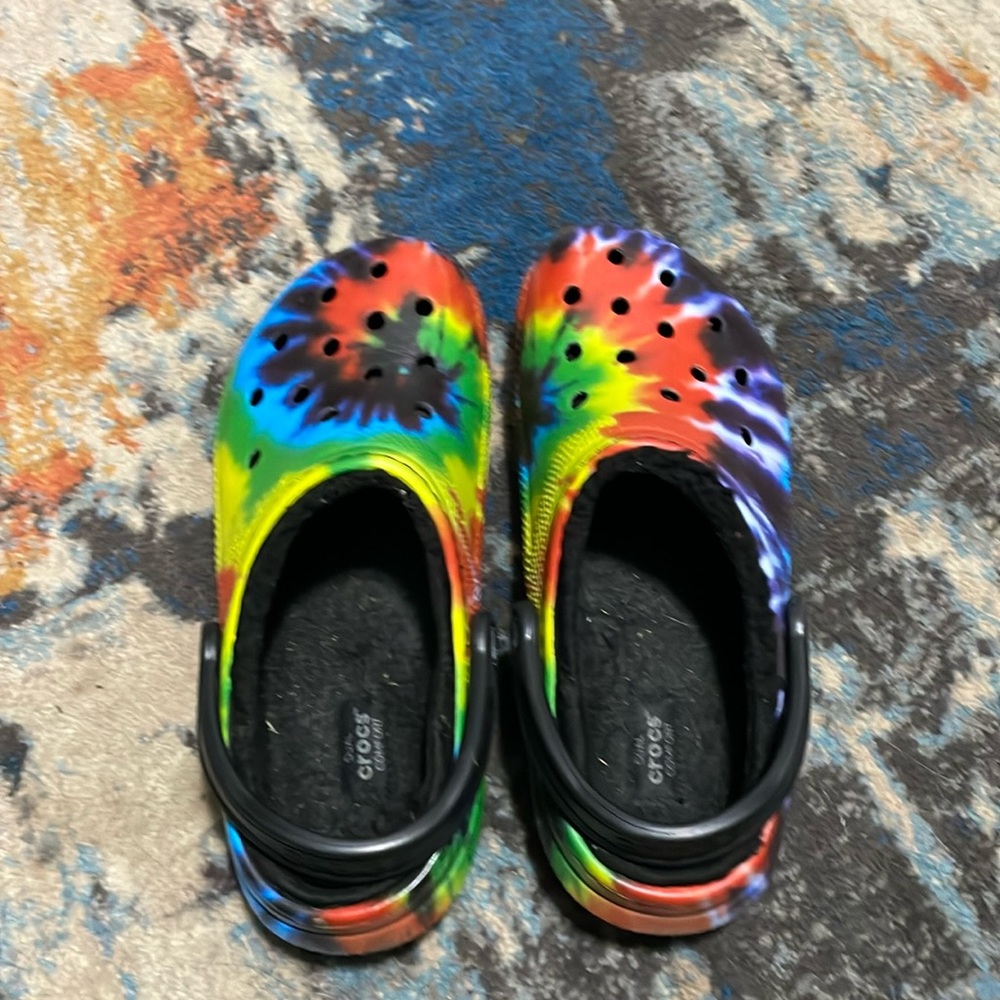 RAINBOW TIE-DYED FLEECE LINED CROCS